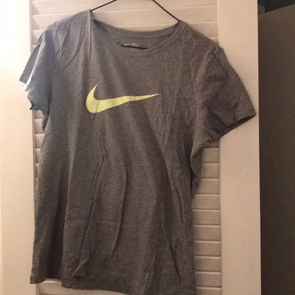 Tee shirt